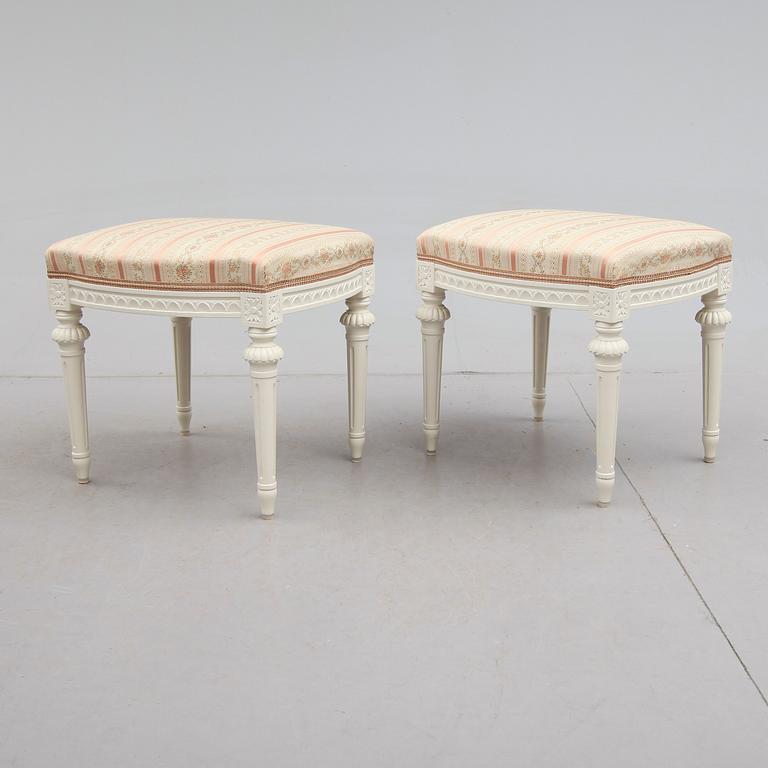 TABURETTER, 1 par, gustaviansk stil, 1900-talets mitt.