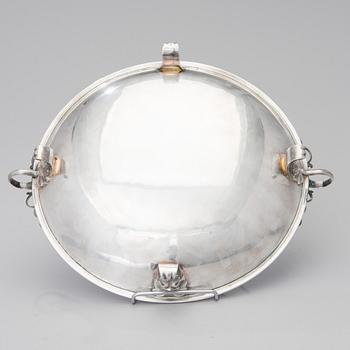 A silver serving dish with French "Swan" hallmark and Finnish control marks, 1937. Weight circa 1020 g.