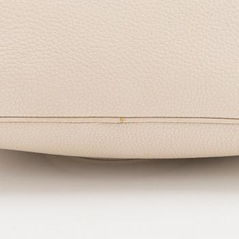 Prada, a 'Vitello Daino Tote' bag.