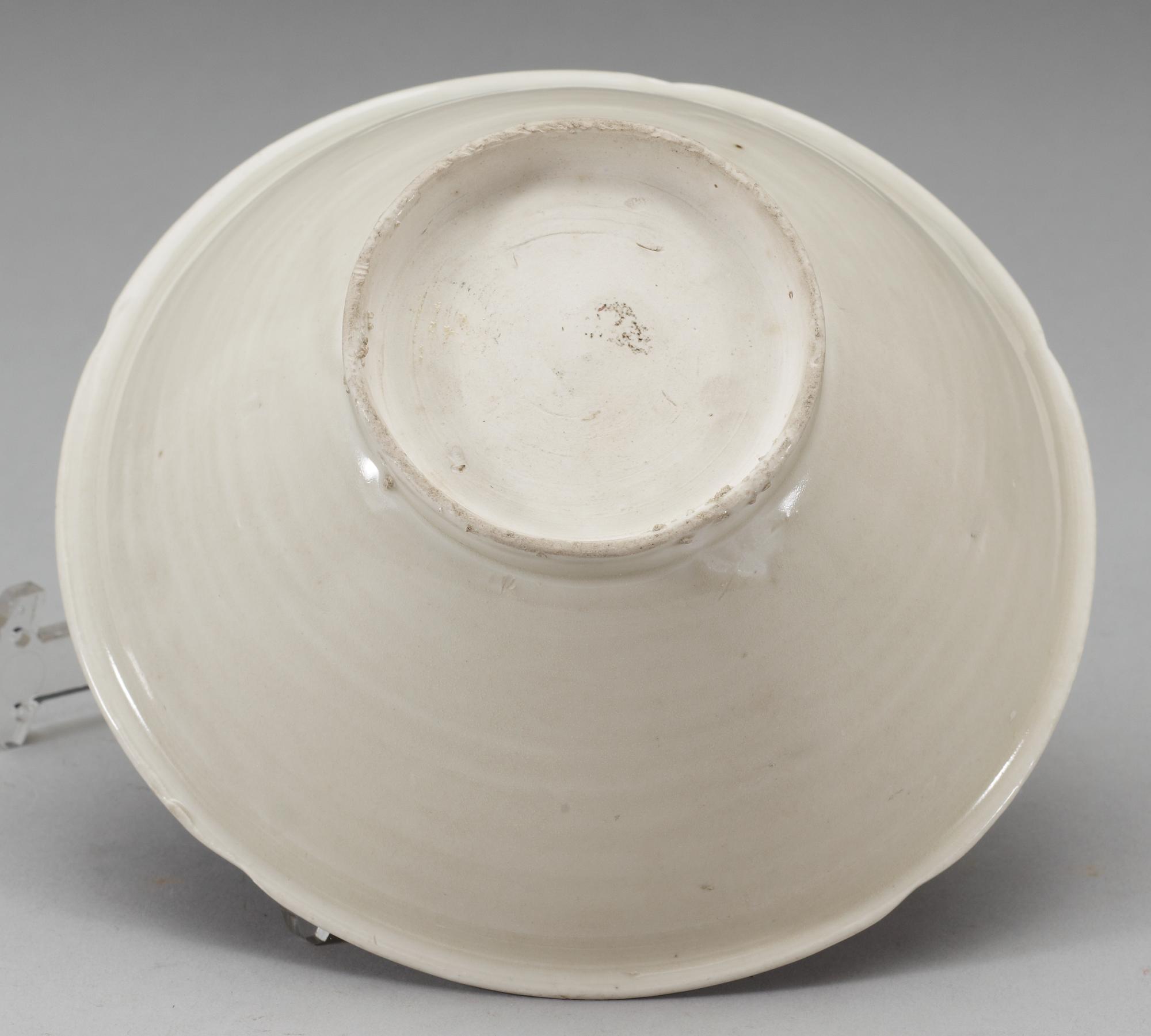 A white glazed ding yao bowl, Song dynasty (960-1279).