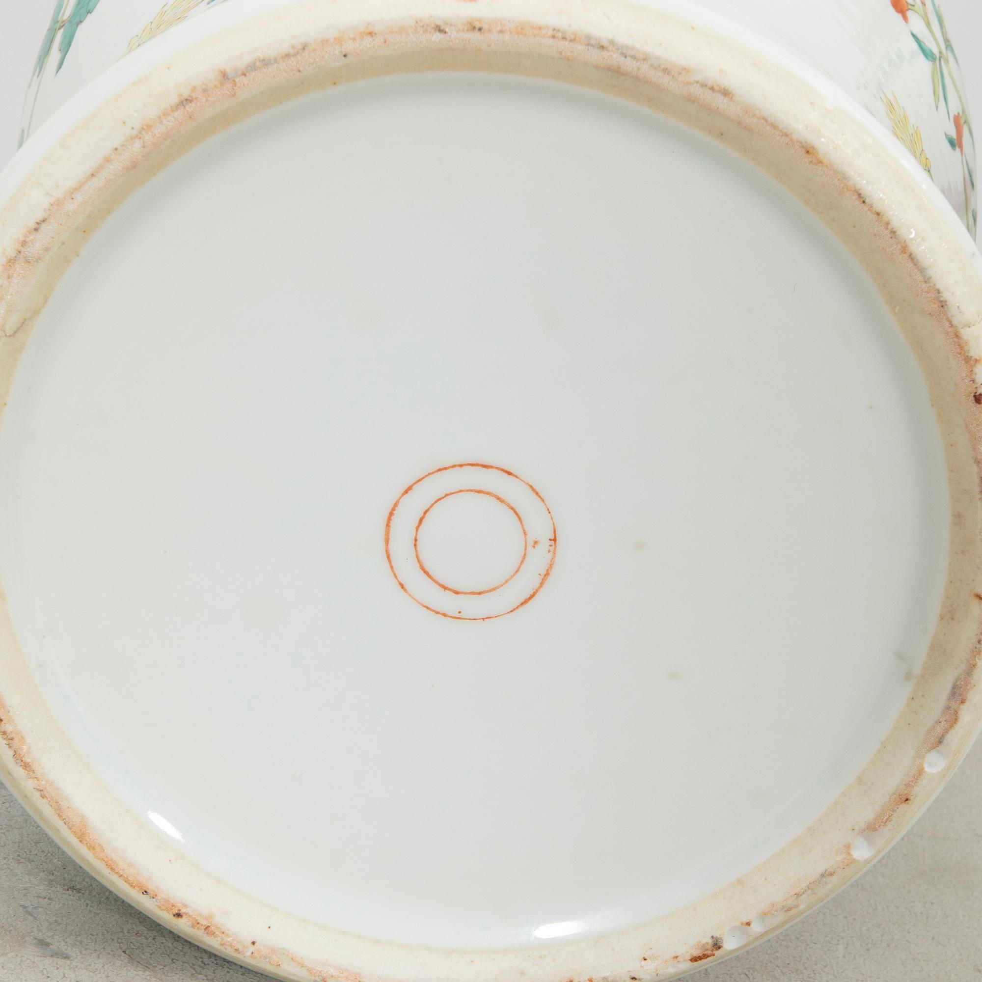 A pair of Chinese porcelain urns 20th century.