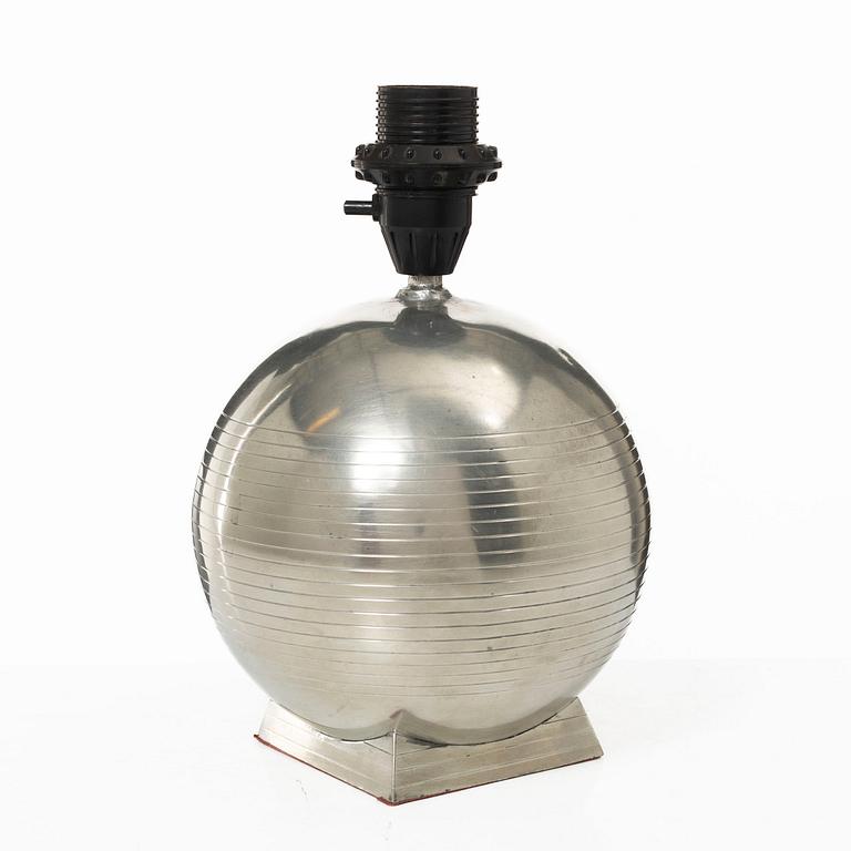 Guldsmedsaktiebolaget (GAB), bordslampa, tenn, Stockholm 1934.