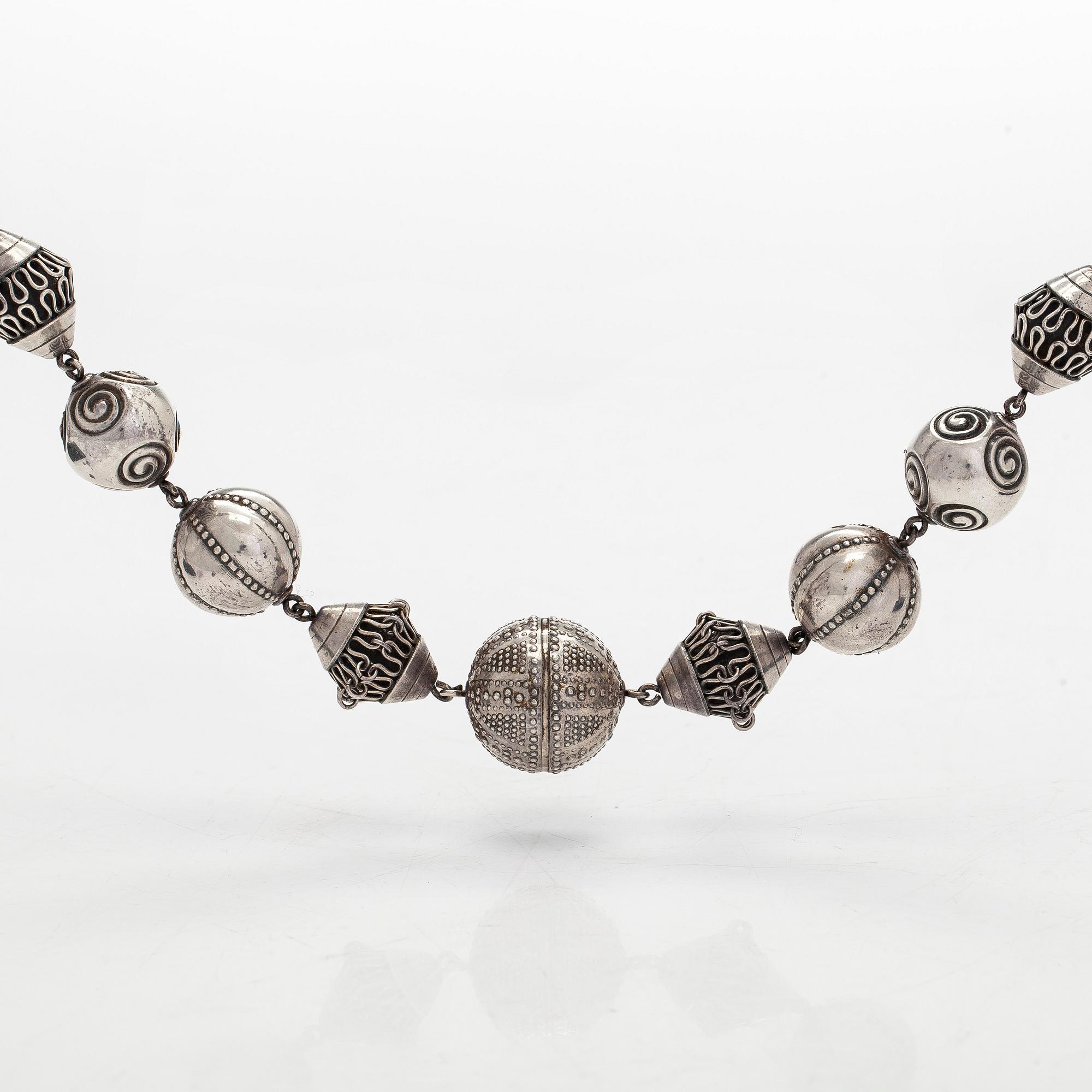 Kalevala Koru, A sterling silver necklace bracelet and earrings, "The Treasure from Halikko" 1979 and 1988.