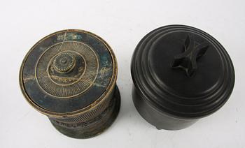 TOBAKSBURKAR, 2 st och SKRIVSTÄLL, 1800-tal samt art deco.