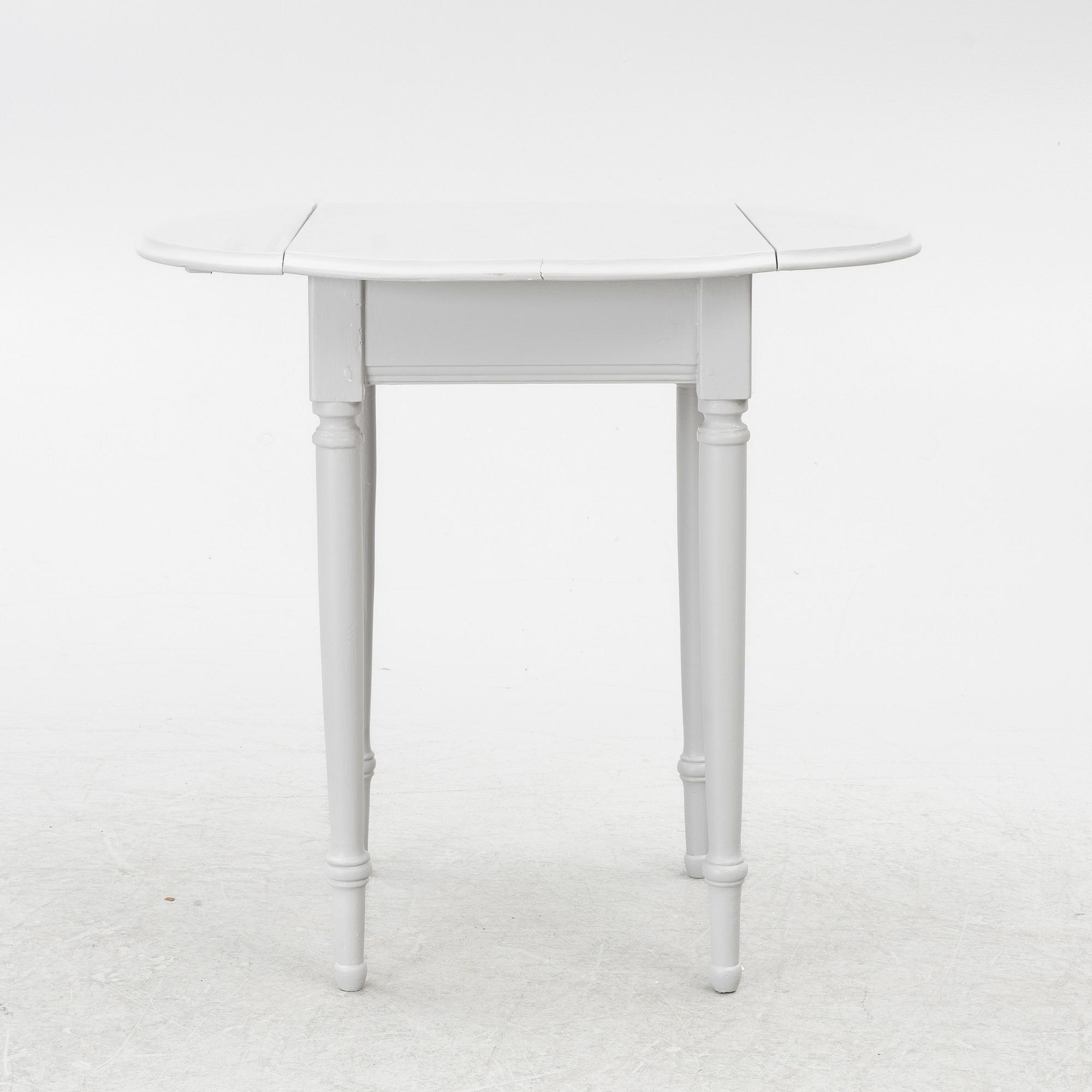 Side table with flaps. 19th century.