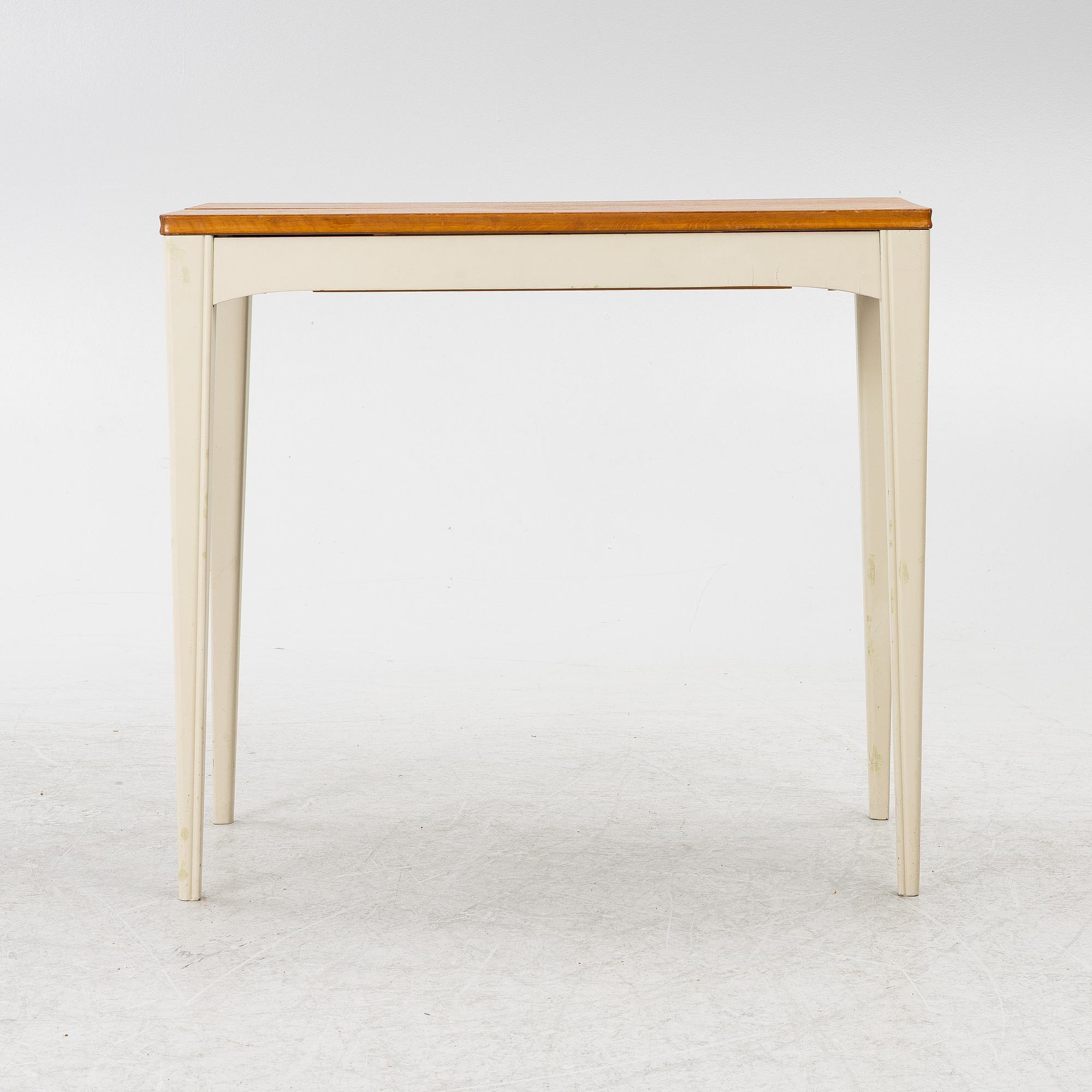 A dining table, mid-20th century.