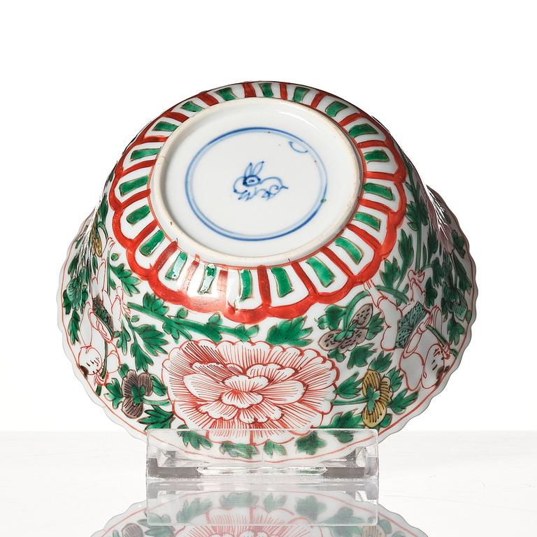 A famille verte cup, Qing dynasty, Kangxi (1662-1722).