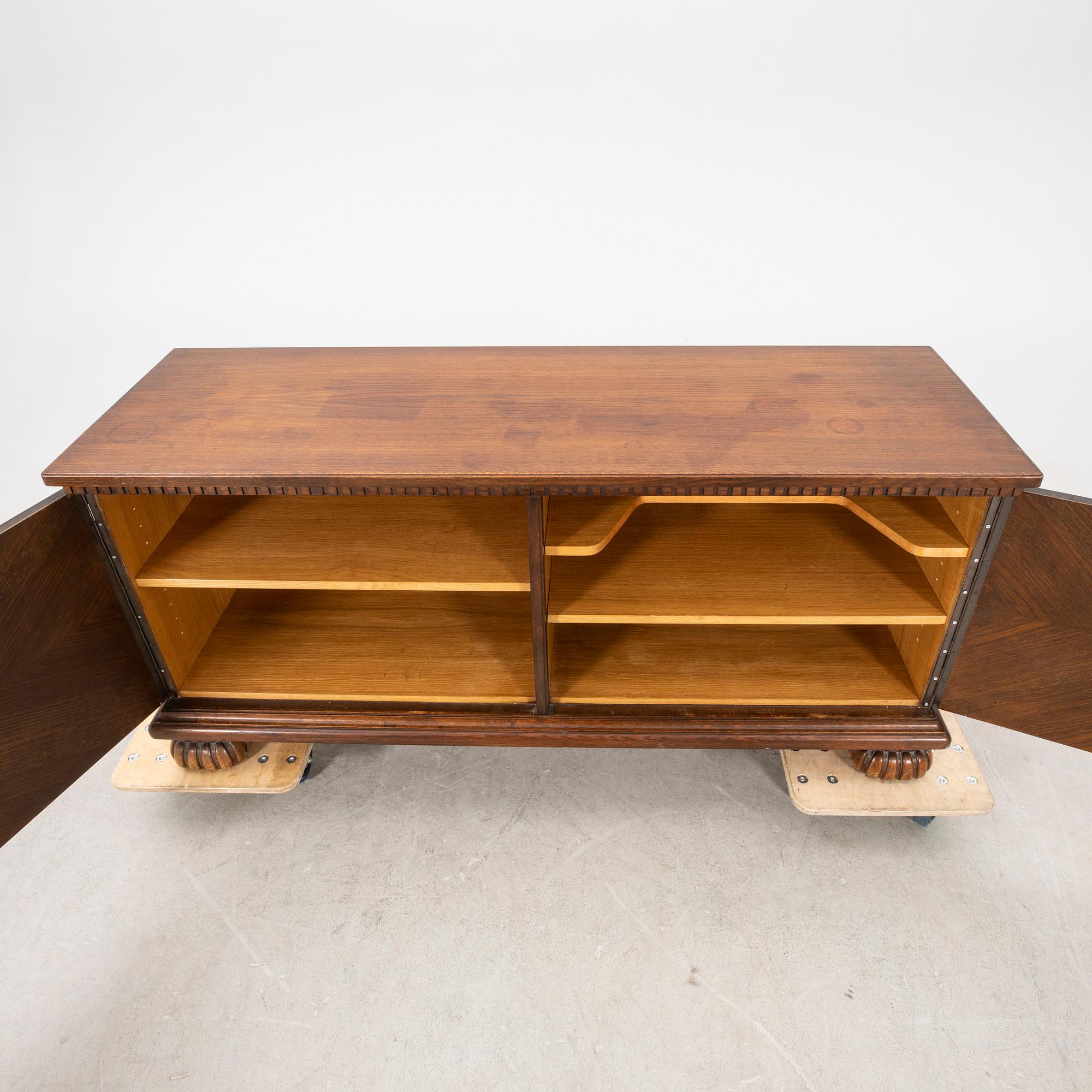 Sideboard Swedish Grace Svenska Möbelfabrikerna i Bodafors, 1920-30-tal.