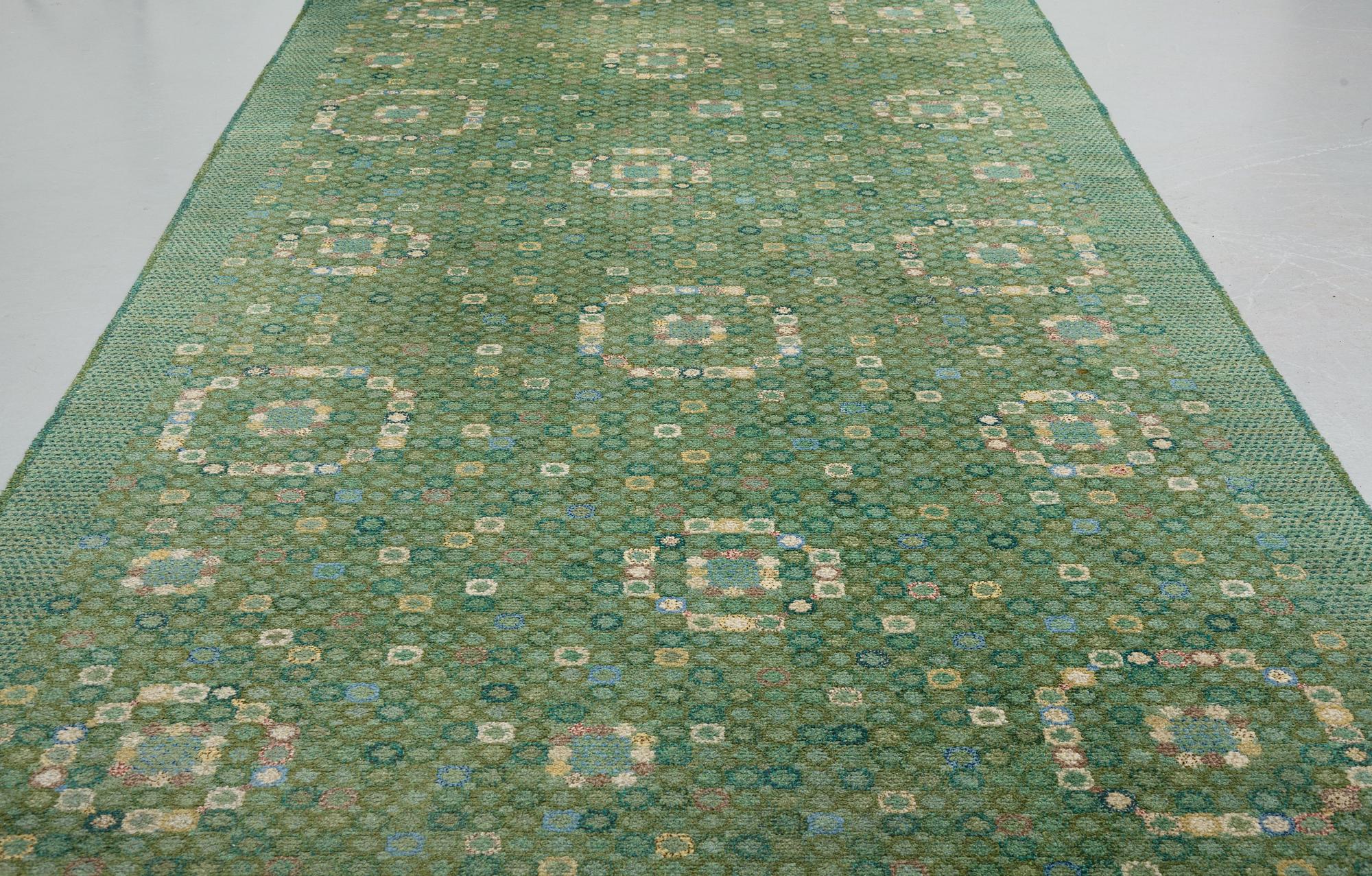 Barbro Nilsson, matto, "Bankrabatten grön", knotted pile, ca 502-504 x 202,5-207 cm, signed AB MMF BN.