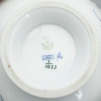 TESERVIS, 18 delar, porslin, "Musselmalet", Royal Copenhagen, Danmark, 1900-tal.