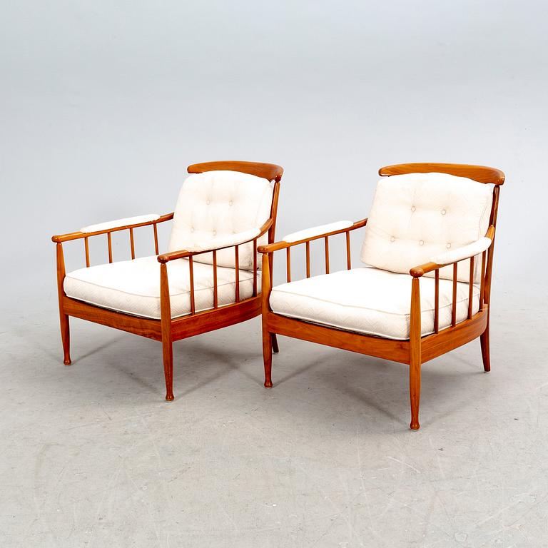Kerstin Hörlin-Holmquist, a pair of walnut armchairs 'Skrindan', mid/second half of the 20th century.