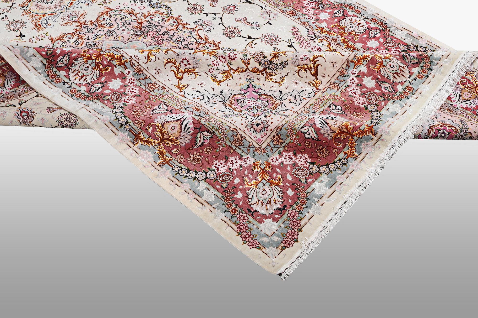 A carpet, Tabriz par silk, 60 Raj, ca 294 x 197 cm.
