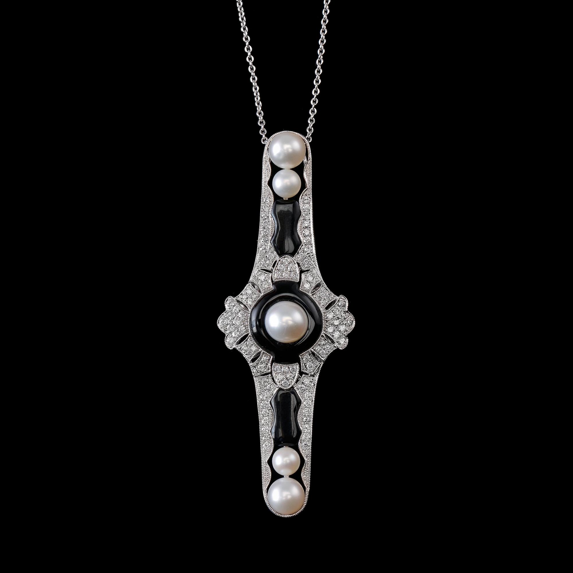 A PENDANT / BROOCH, brilliant cut diamonds c. 0.90 ct. Onyx. 18K white gold. Weight 12 g.