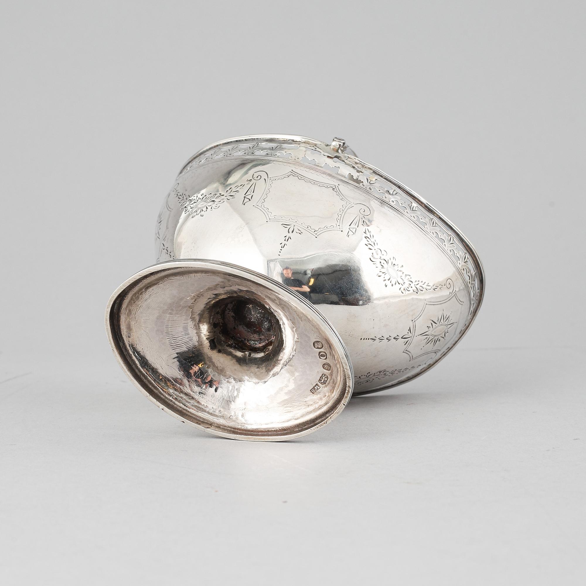A silver basket, mark of William Stroud, London 1809.