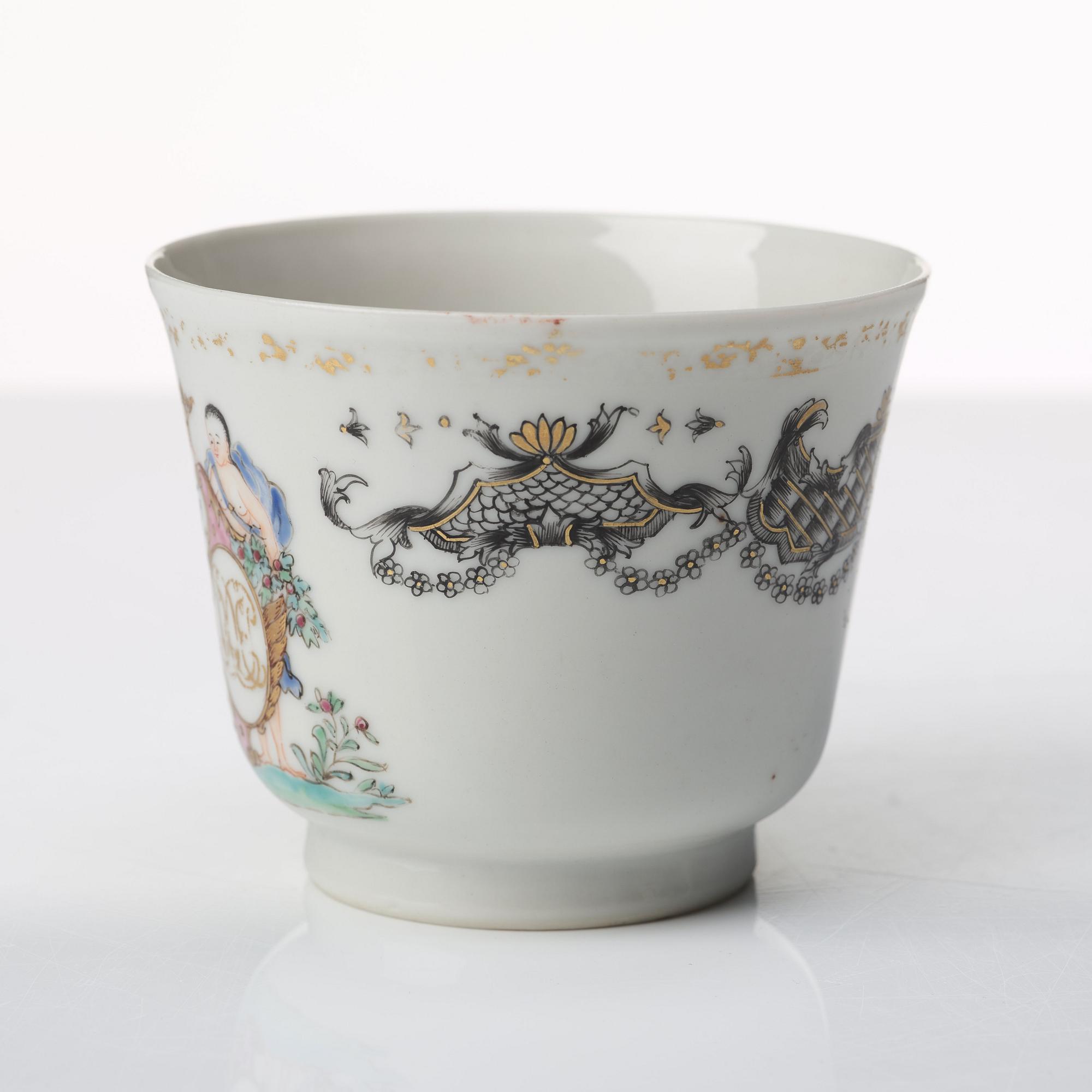 KOPP med FAT, porslin. Qingdynastin, Qianlong (1736-95).