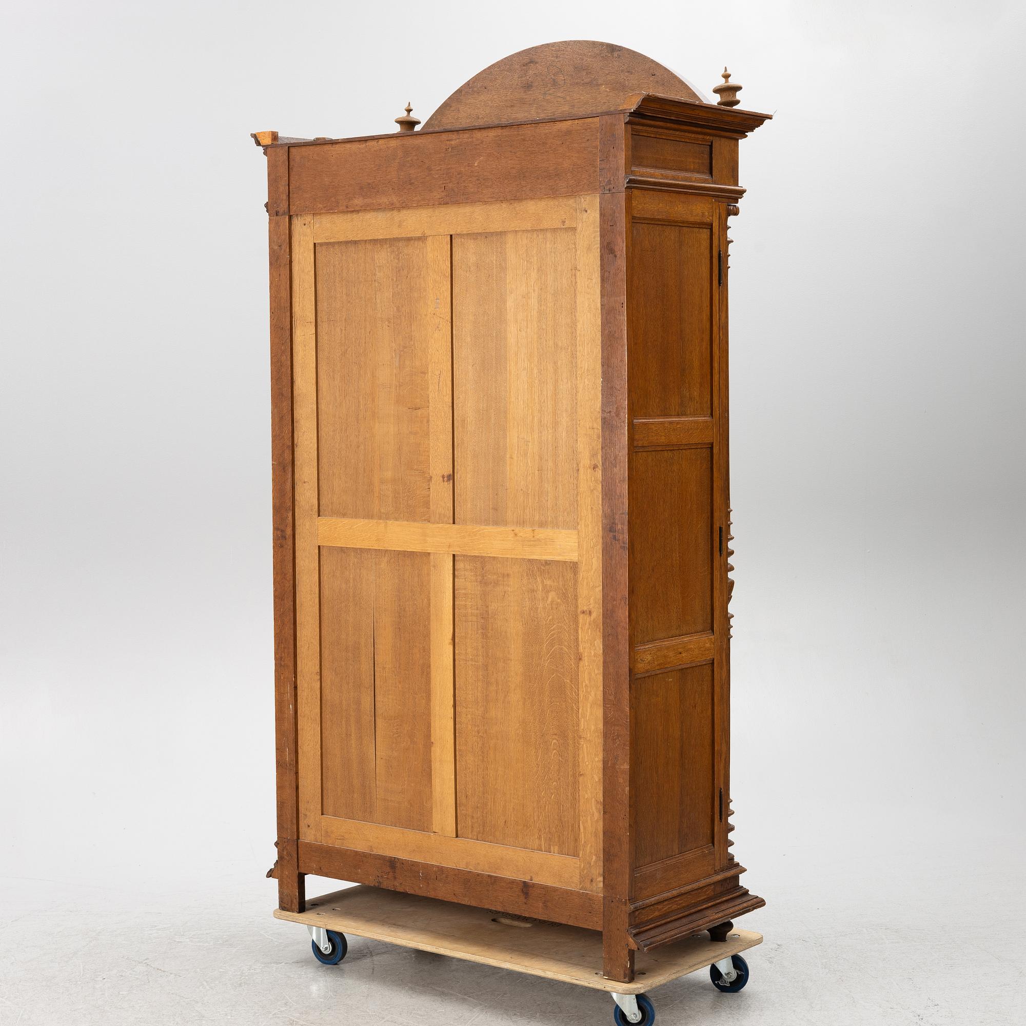 Display cabinet, late 19th century.