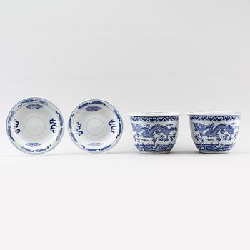 YTTERFODER MED FAT, 1 par, porslin, Kina, 1900-tal.