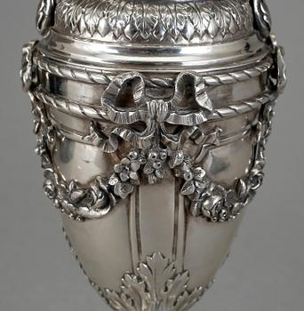 URNA, silver, icke identifierad mästarstämpel, Moskva 1908-1917. Louis XVI-stil.