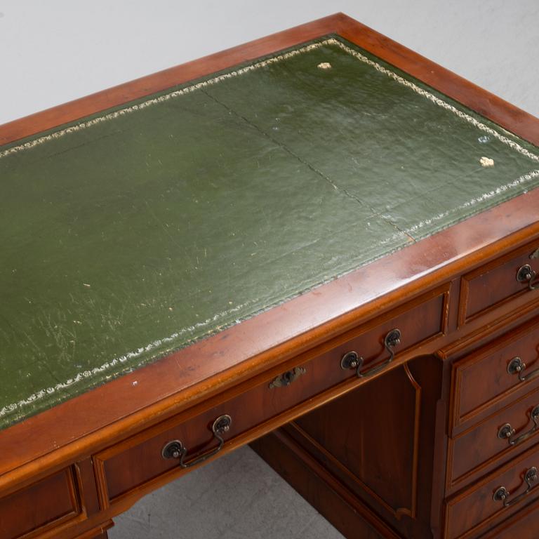 Skrivbord, engelskt, 1900-talets andra hälft.