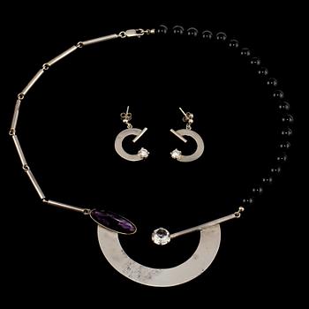 GARNITYR, 2 delar, sterlingsilver med ametist, bergkristall, och onyx, atelje Ami, Perstorp, 1995. Vikt 48 g.