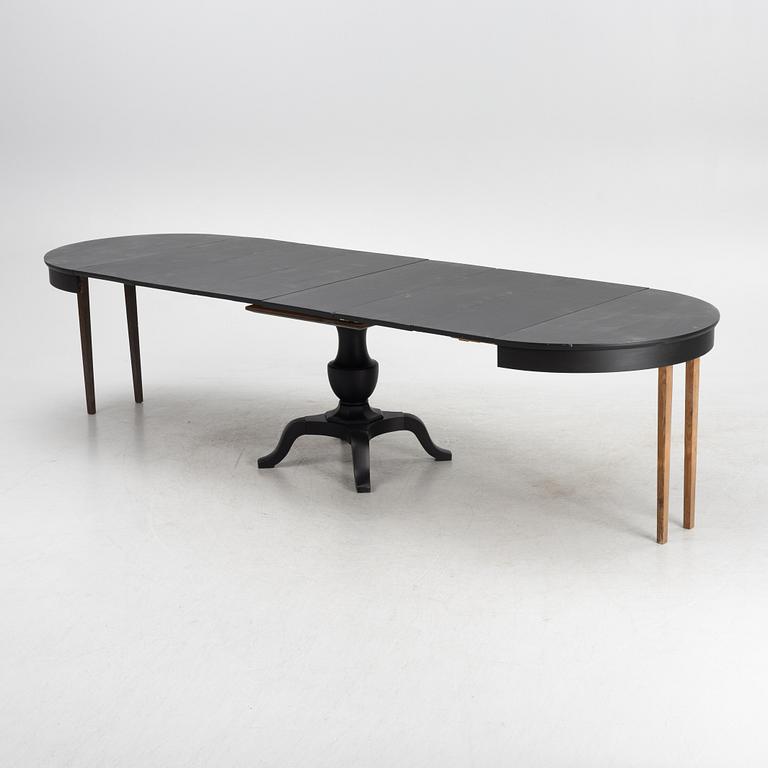 Dining table, first half of the 20th century.