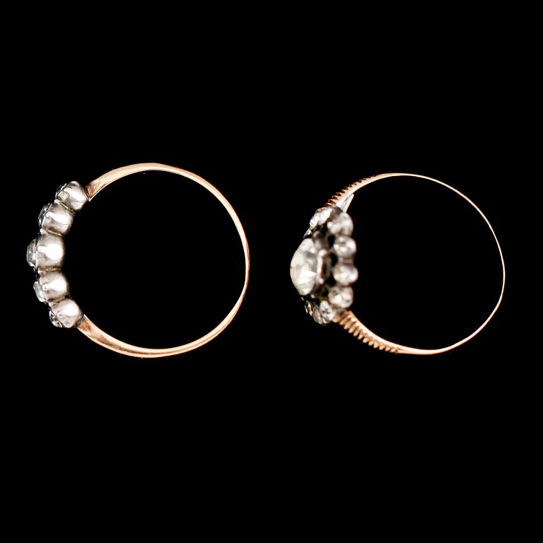 RINGAR, 2 st, 18 k guld och silver, pastestenar. Total vikt ca 5 g.
