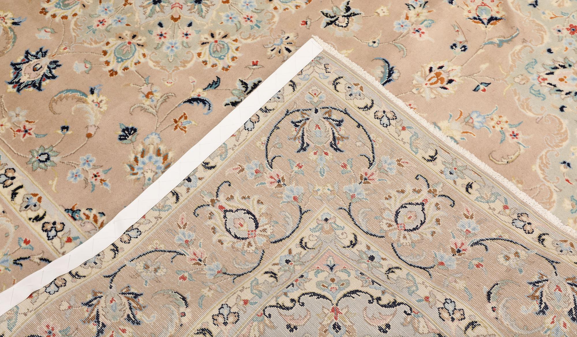 A Keshan carpet, approx. 290 x 198 cm.