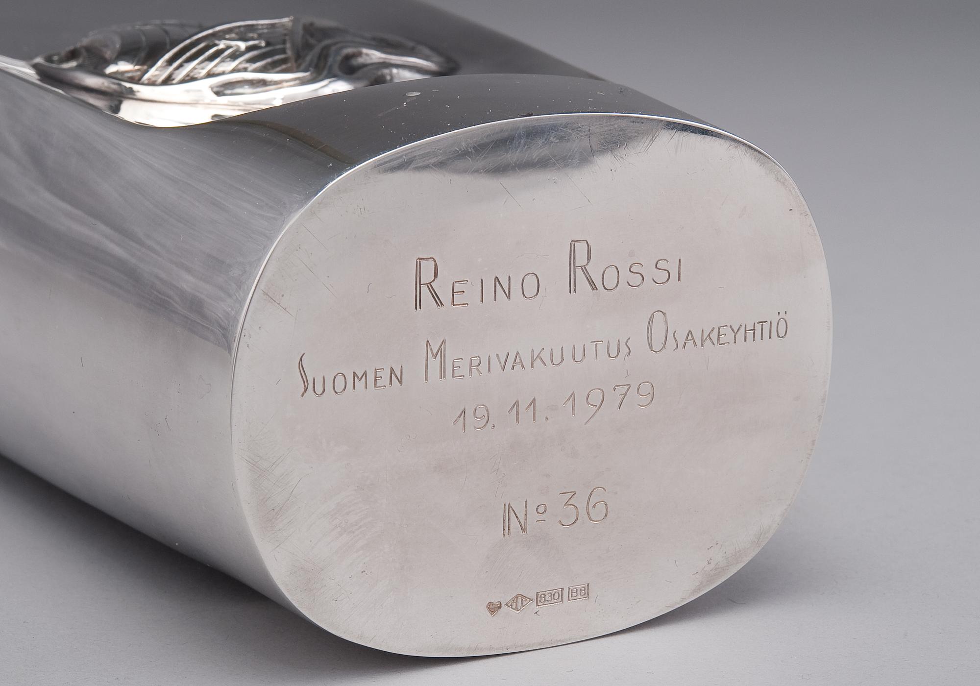 SILVERPOKAL, 830 silver. A. Tillander Helsingfors 1979. Vikt 435 g.