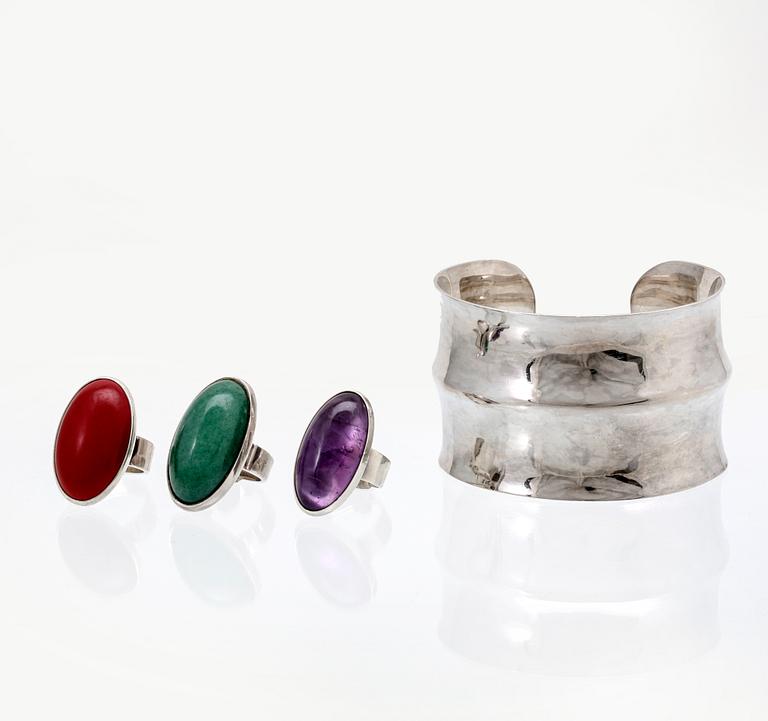 1 armring och 3 ringar, silver, ametist, aventurin och röd sten.