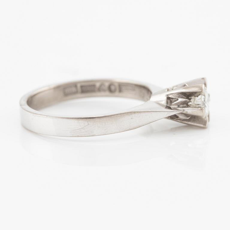Ring in 18K white gold with a round brilliant-cut diamond of 0.38 ct according to the engraving.