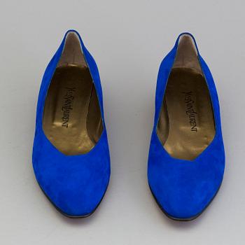 a pair of Yves Saint Laurent shoes size 41.