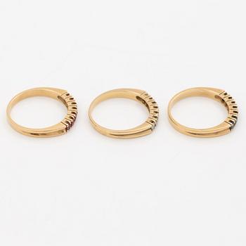 Three rings, 18K gold with sapphires, brilliant-cut diamonds and rubies.