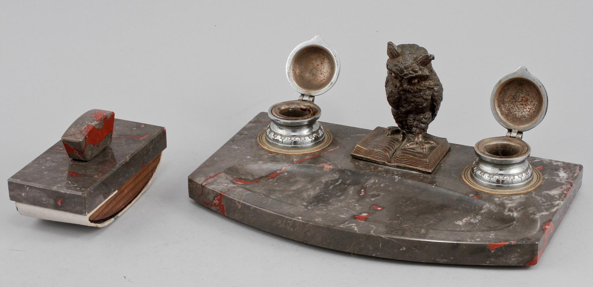 SKRIVBORDSUPPSATS, 2 delar, sten, 1900-talets första del.