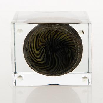 OIVA TOIKKA, A glass cube signed Oiva Toikka Nuutajärvi 1980 and numbered 847/1000.
