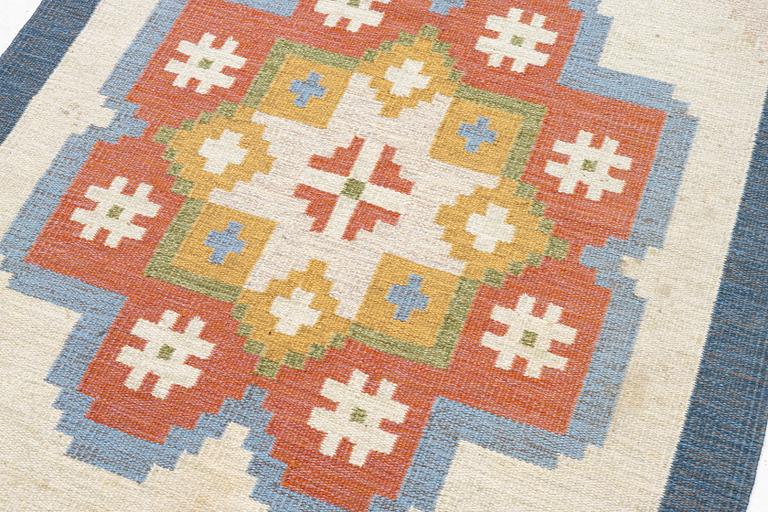 Erik Lundberg, a carpet 'Lister' flat weave c. 206 x 138 cm Vävaregården Eringsboda signed V.