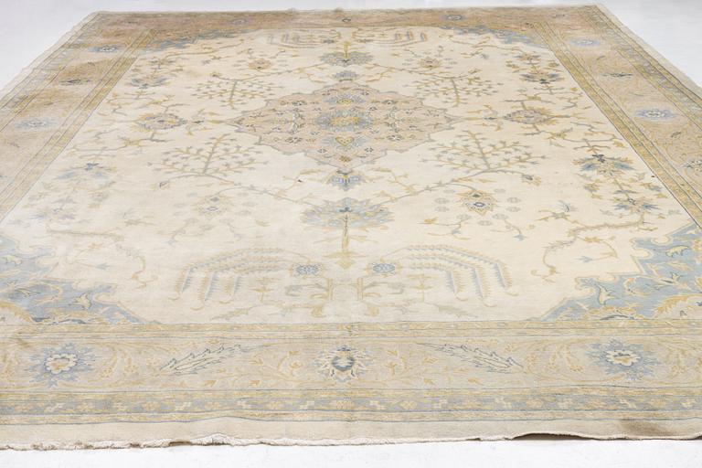 Rug, Eastern Europe, Smyrna pattern. 520 x 355 cm.