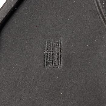 Two Chinese yixing teapots, 1980s.