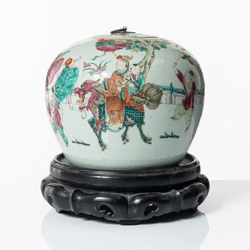 Bojan med lock, porslin, Kina, sen Qingdynasti, omkring år 1900.