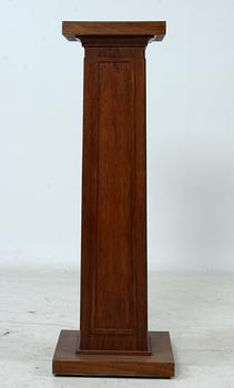 PIEDESTAL, 1900-tal.