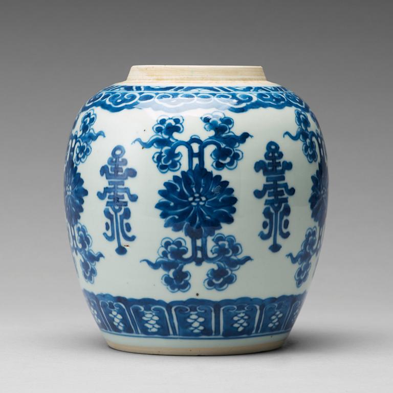 A blue and white jar, Qing dynasty, Kangxi (1662-1722).