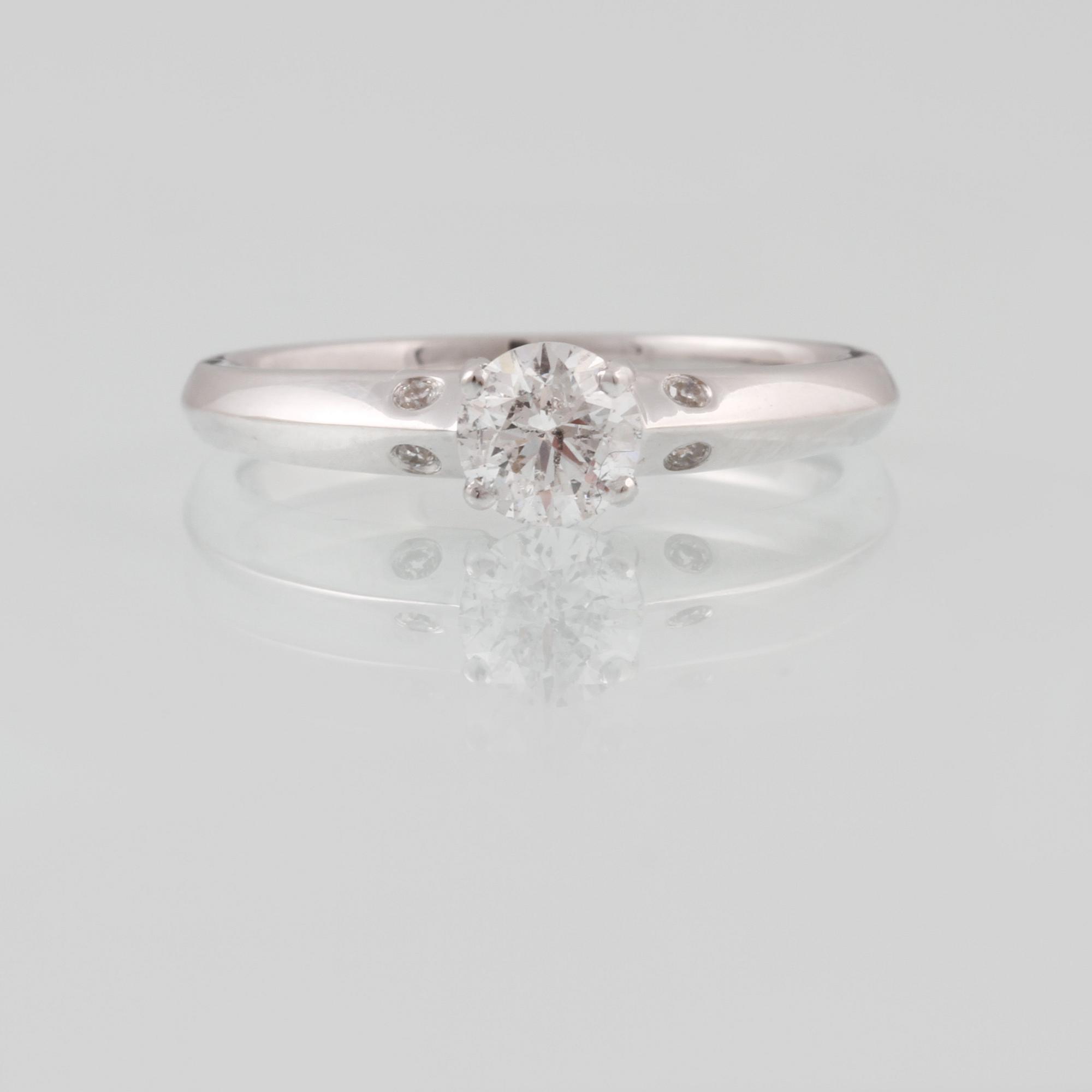 RING, 18K vitguld med briljantslipad diamant ca 0.52 ct. Vikt 3,2 gram.