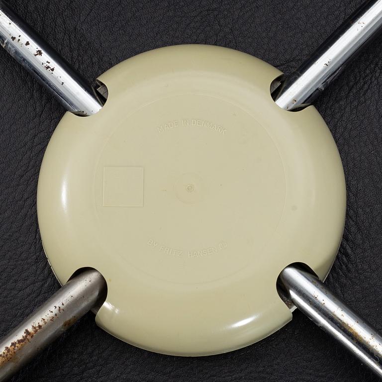 ARNE JACOBSEN, "Sjuan", 6 chairs.