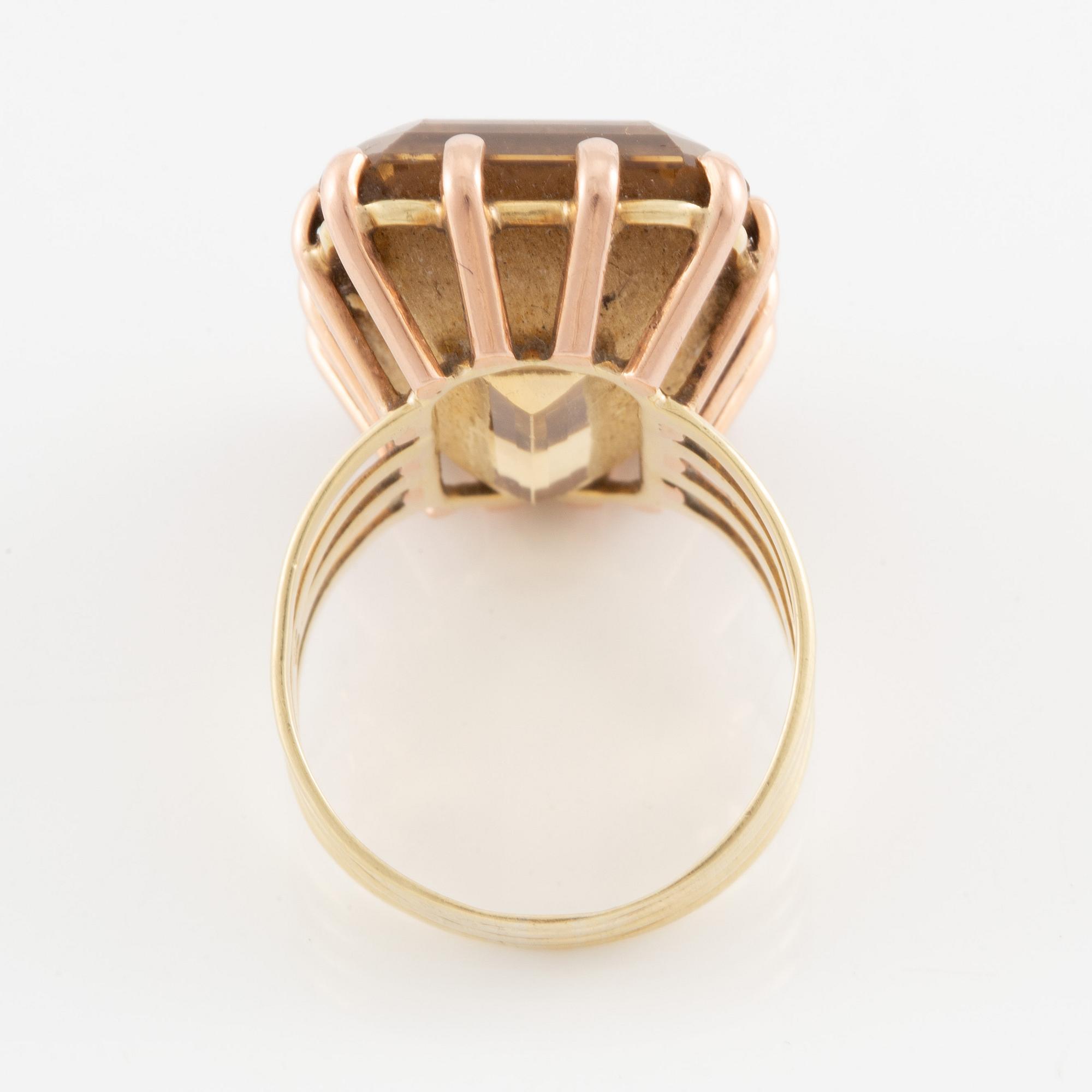 Ring 14K gold with citrine.