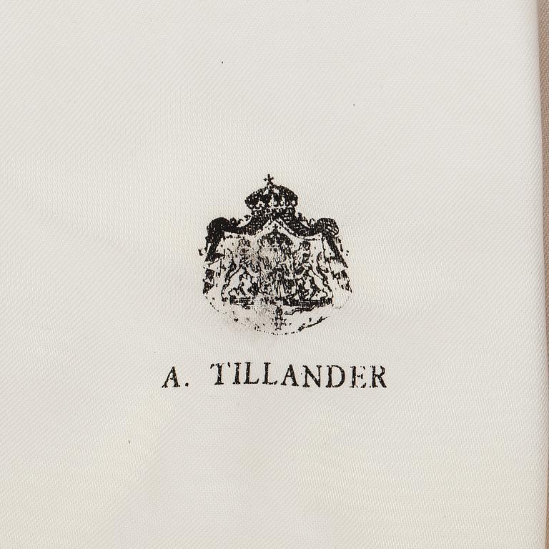 A. Tillander, a brooch/pendant in 18K gold, with an oval light green beryl, rose- and old-cut diamonds, Helsinki, 1968.