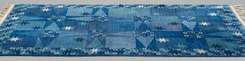 Barbro Nilsson, Matta, "Stjärnflossan, blå", flossa, ca 242-243 x 146-147,5 cm, signerad AB MMF BN.