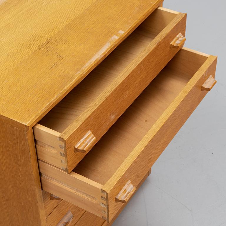 An oak veneered cabinet and chest of drawers, later part of the 20th Century.