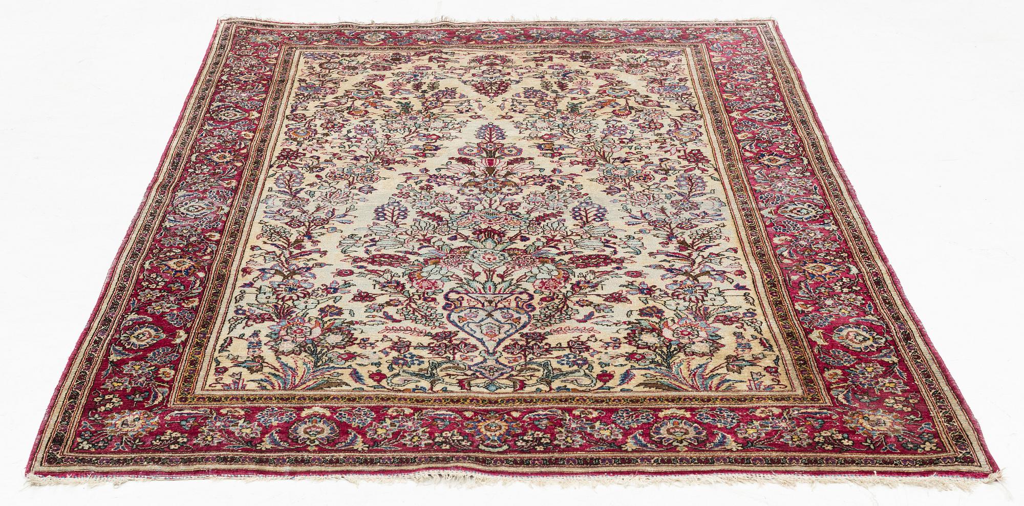 Carpet, a silk keshan, 193 x 132 cm.