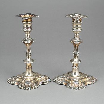 LJUSSTAKAR, ett par, silver, möjligen Harrison Brothers & Howson, Sheffield, England 1830.