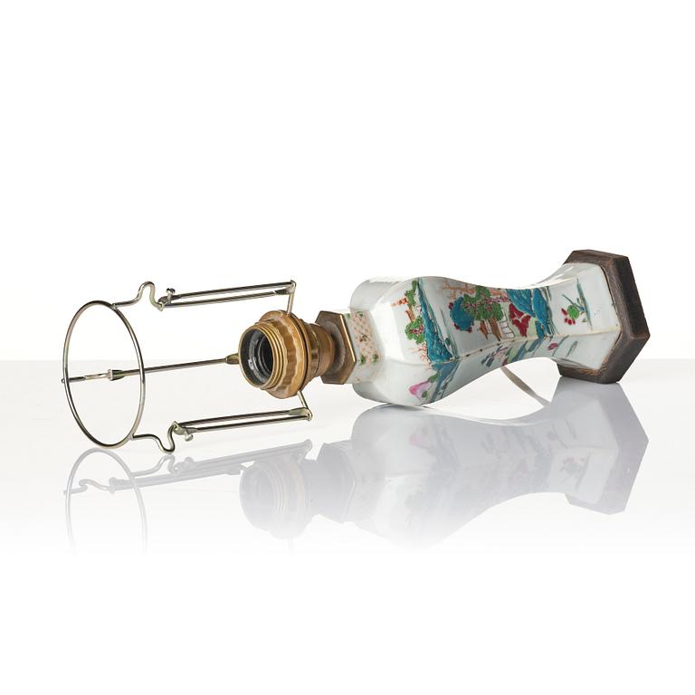 Bordslampa / vas, porslin, Kina, Qingdynasti, Qianlong (1736-95).