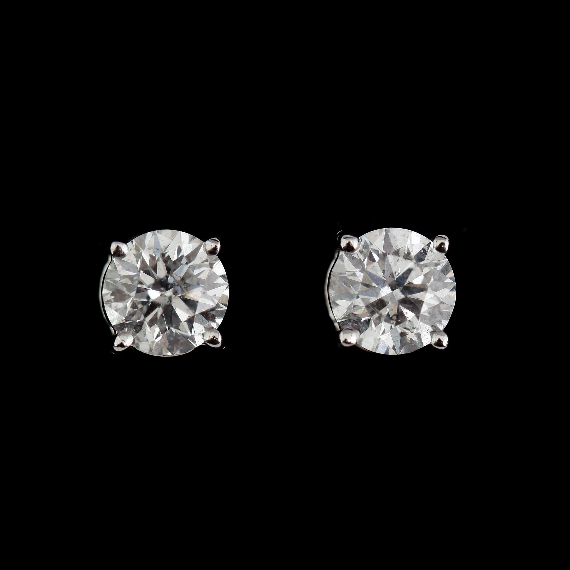 ÖRHÄNGEN, 1 par, 18 k vitguld, briljantslipade diamanter totalt 1.56 ct.